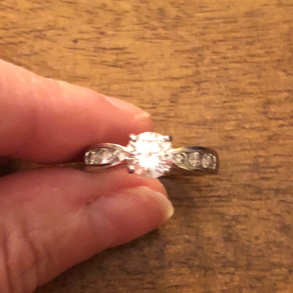 Women’s Size 7 Sterling Silver & CZ Ring